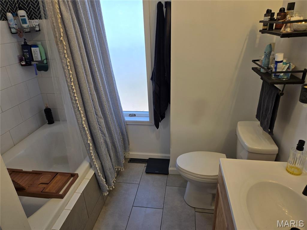 212 East Elm Street Gillespie, IL 62033 - Photo 9 of 17