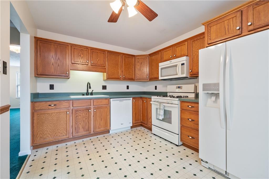 156 Terra Drive McKees Rocks, PA 15136 - Photo 4 of 27 Fully Equipped Eat in Kitchen.