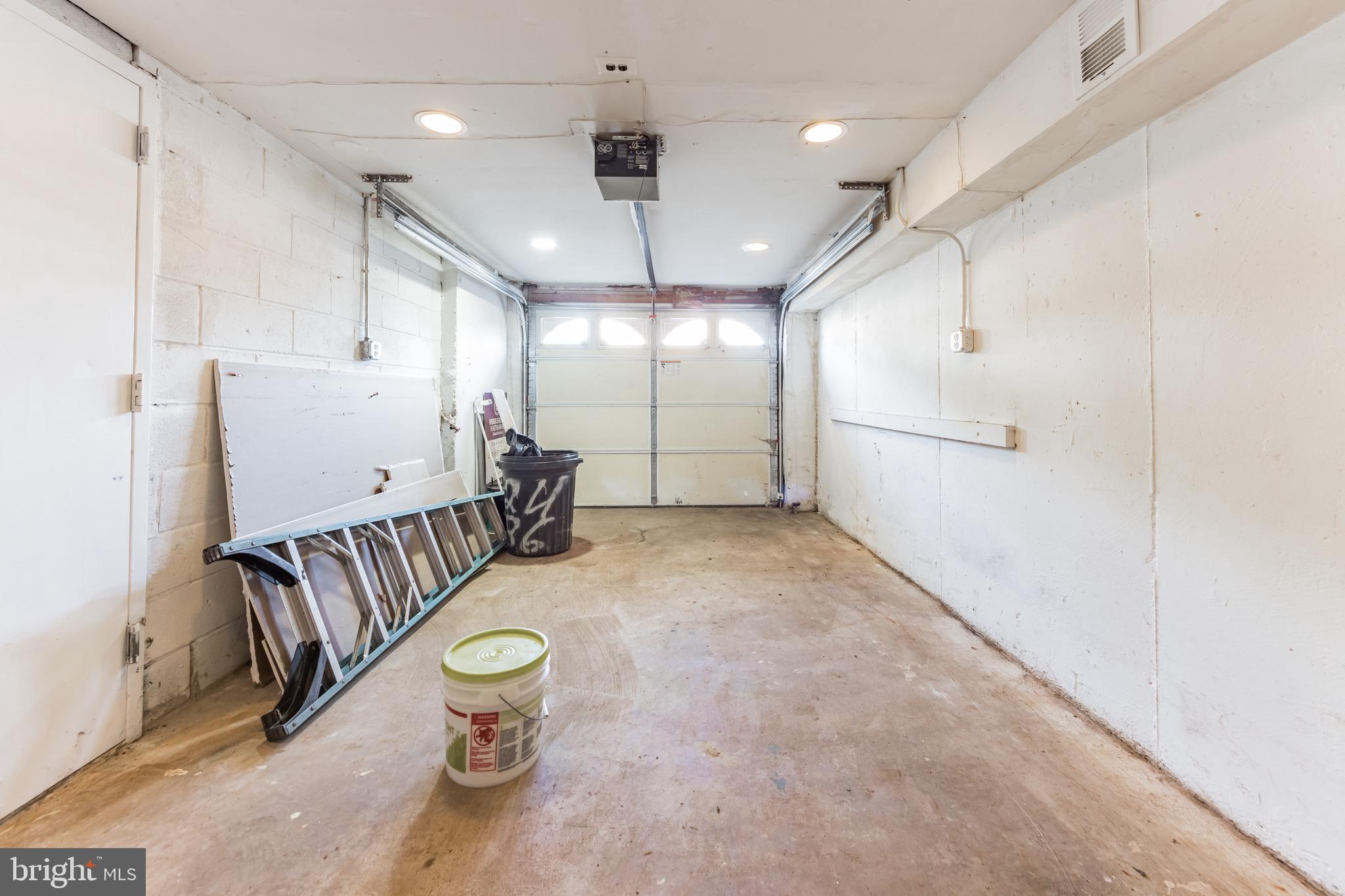 4203 Greenmount Road Philadelphia, PA 19154 - Photo 14 of 15 1 car attached garage