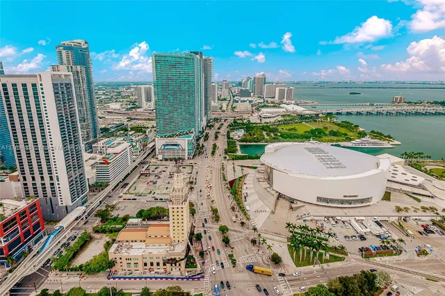 $3,100 | 398 Northeast 5th Street, Unit 4008, Miami, FL 33132