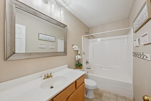 $399,900 | 452 Park Circle, Norwood Young America, MN 55368