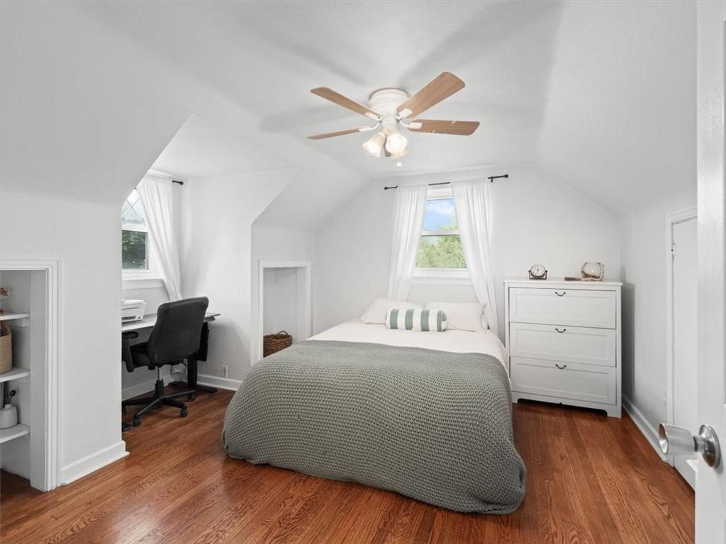 141 Manor Road Wexford, PA 15090 - Photo 13 of 29 Upstairs bedroom
