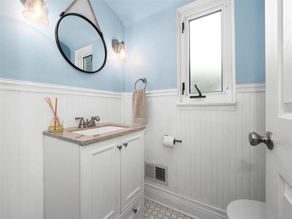 141 Manor Road Wexford, PA 15090 - Photo 14 of 29 Half bath upstairs