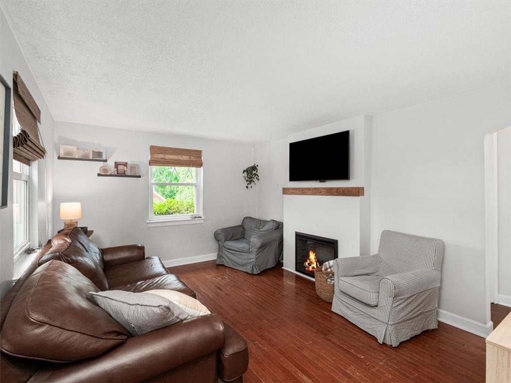 141 Manor Road Wexford, PA 15090 - Photo 3 of 29 Gallery Image 3