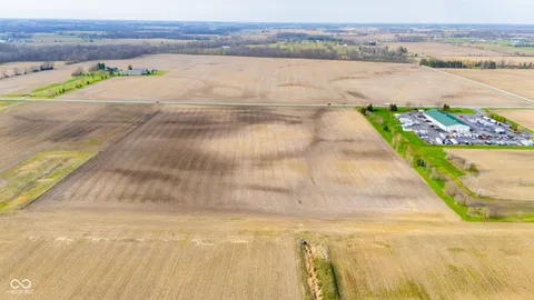 $900,000 | 11901 Highway 32, Zionsville, IN 46077