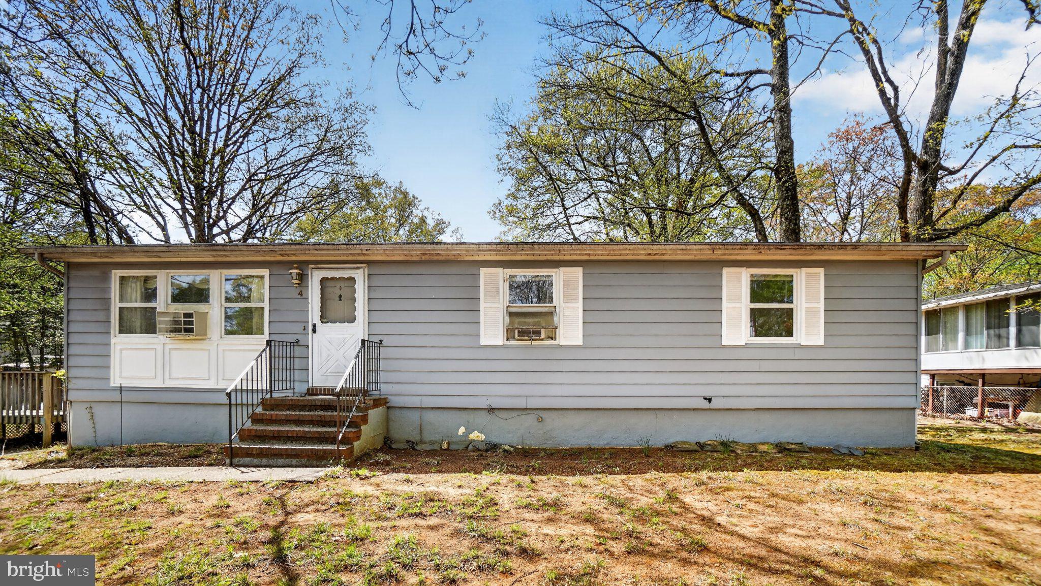 4 Boxwood Road Annapolis, MD 21403 - Photo 2 of 24 Charming home with inviting curb appeal.
