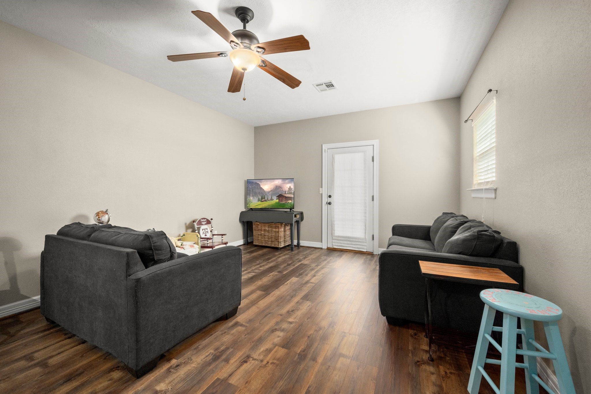 825 Walding Road Livingston, TX 77351 - Photo 42 of 50 a living room with furniture and a wooden floor