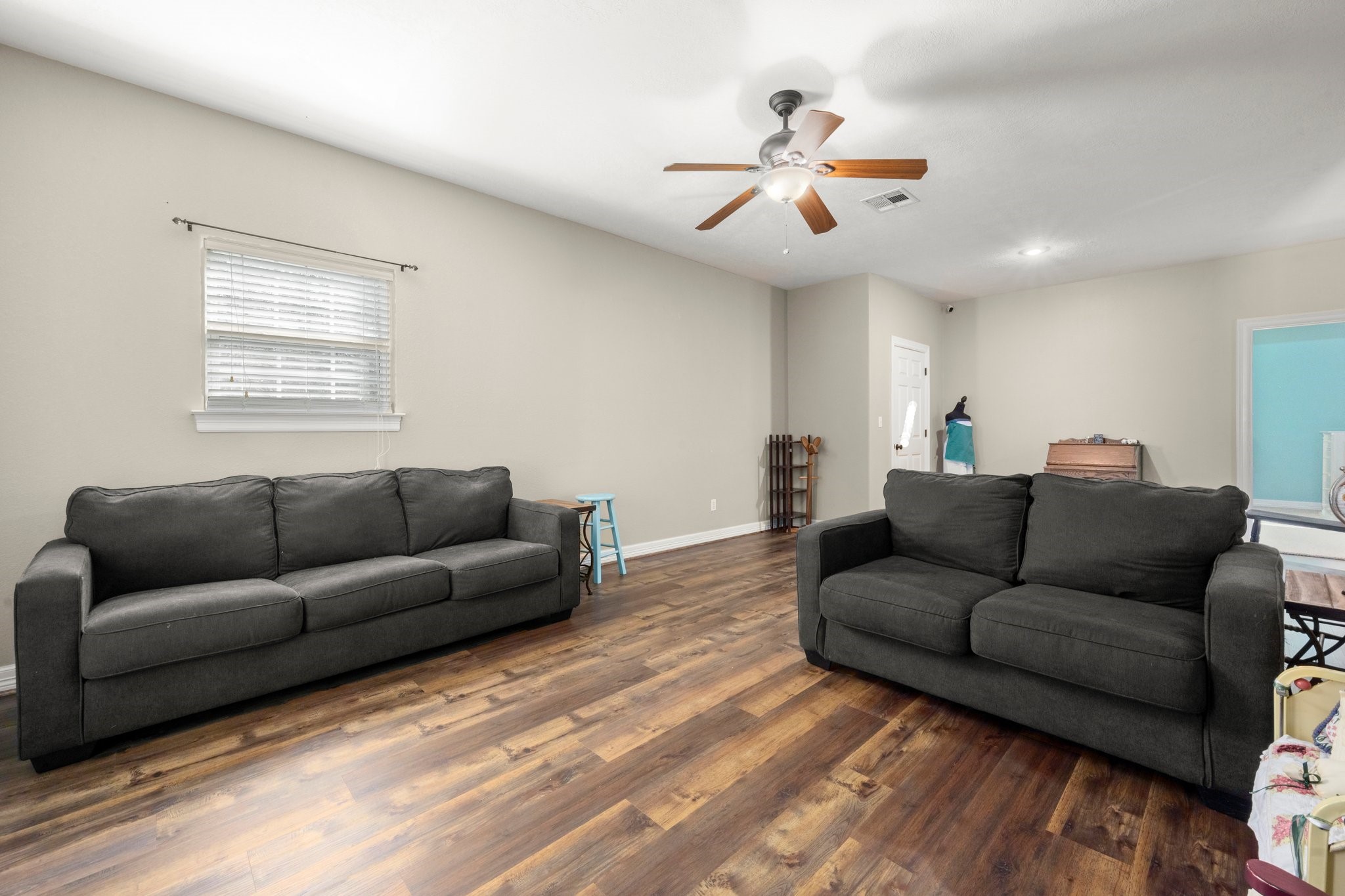 825 Walding Road Livingston, TX 77351 - Photo 43 of 50 a living room with furniture and a large window