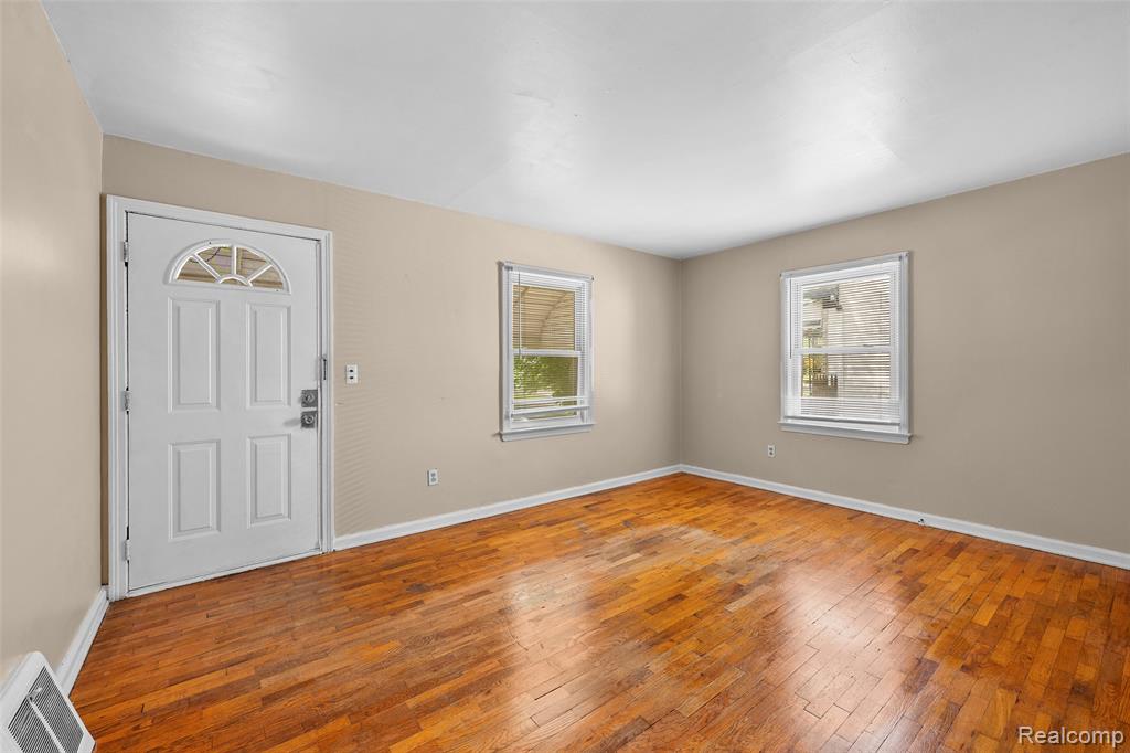 7490 Lamphere Redford, MI 48239 - Photo 5 of 25