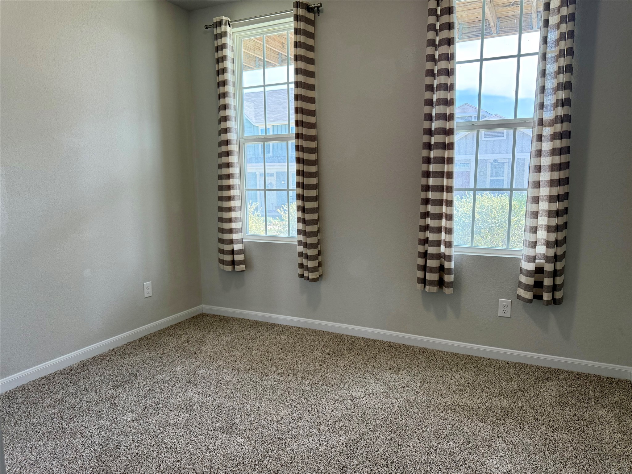 1293 Nevarez Kyle, TX 78640 - Photo 12 of 31 Lots of sunlight.