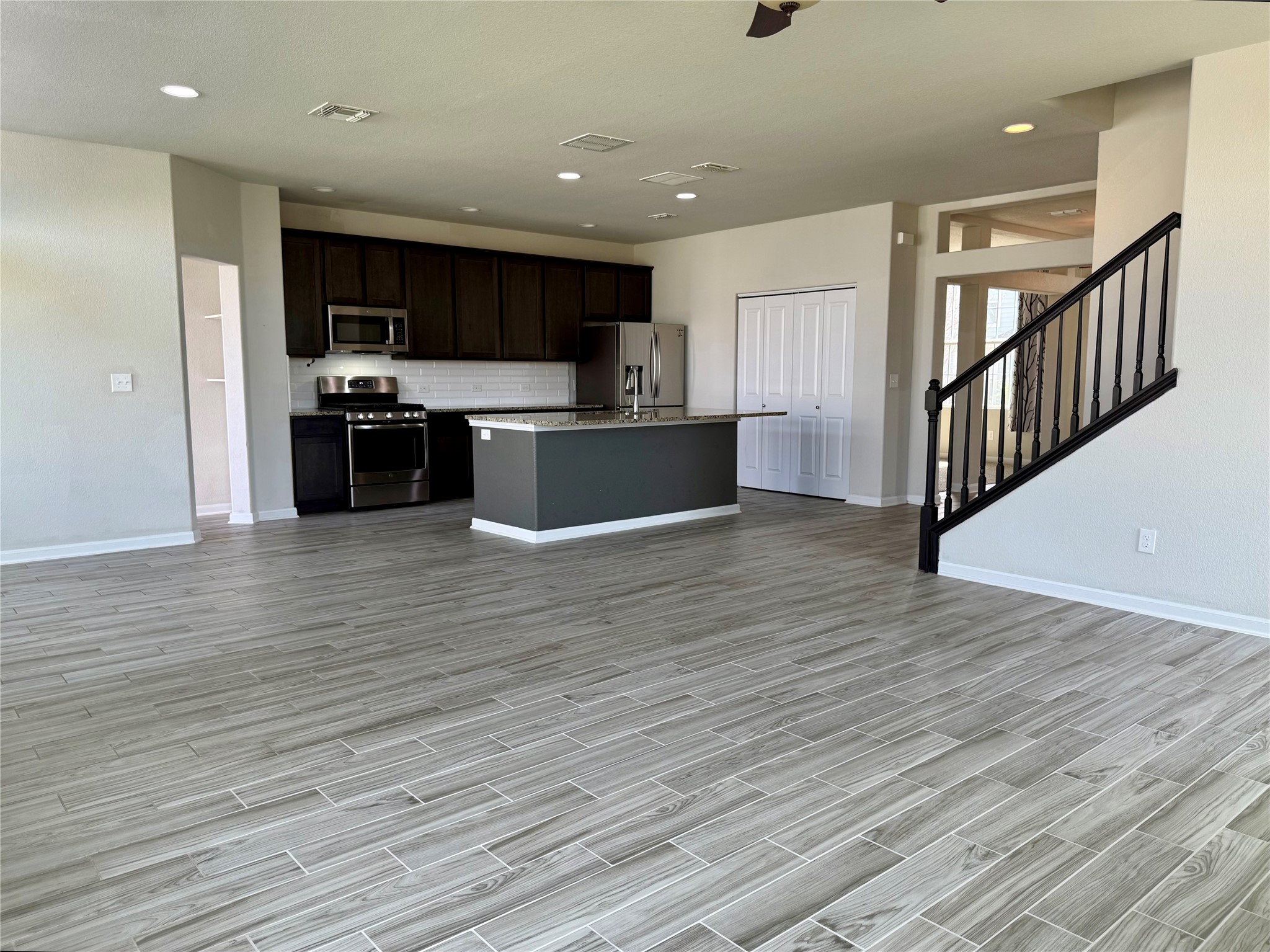 1293 Nevarez Kyle, TX 78640 - Photo 4 of 31 Spacious!