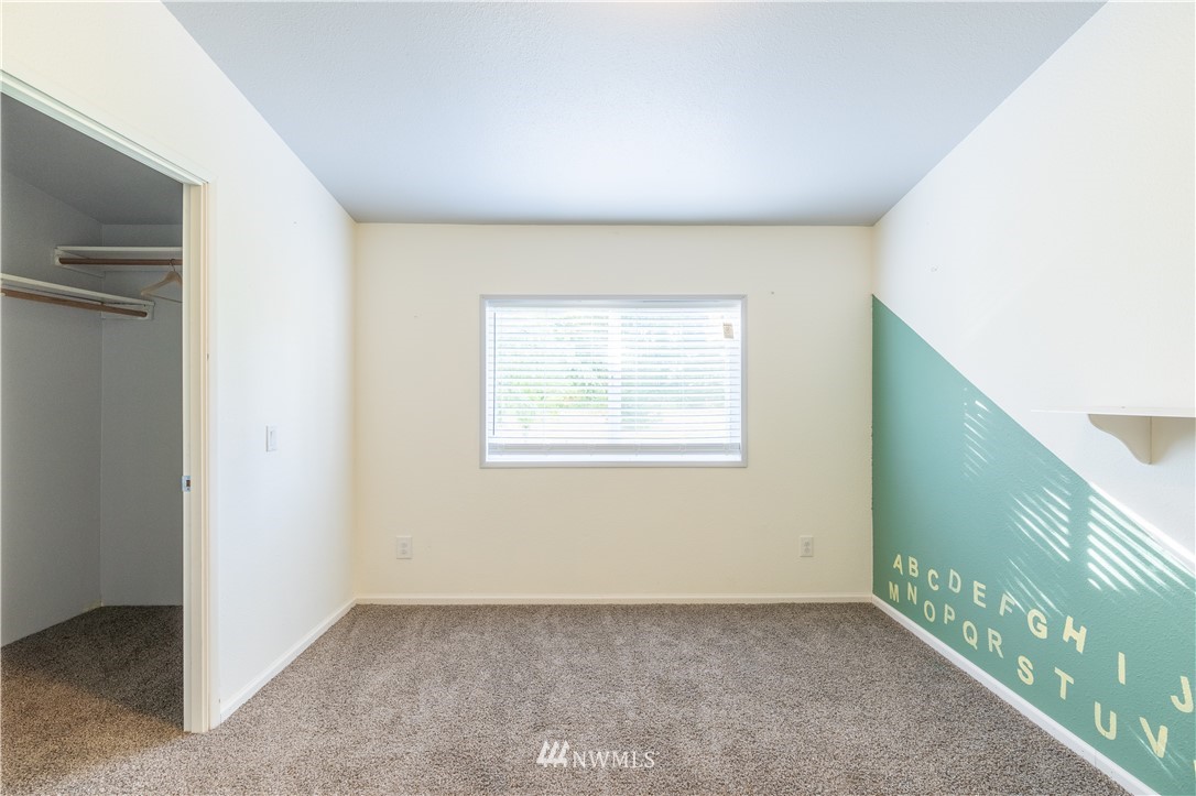21726 Oregon Trail Road Southwest Centralia, WA 98531 - Photo 22 of 34 a view of an empty room with window and closet area