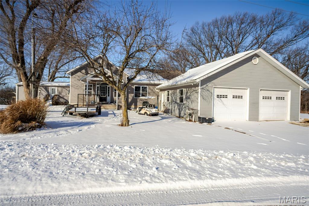 1272 Northeast 700 Avenue Roodhouse, IL 62082 - Photo 2 of 77