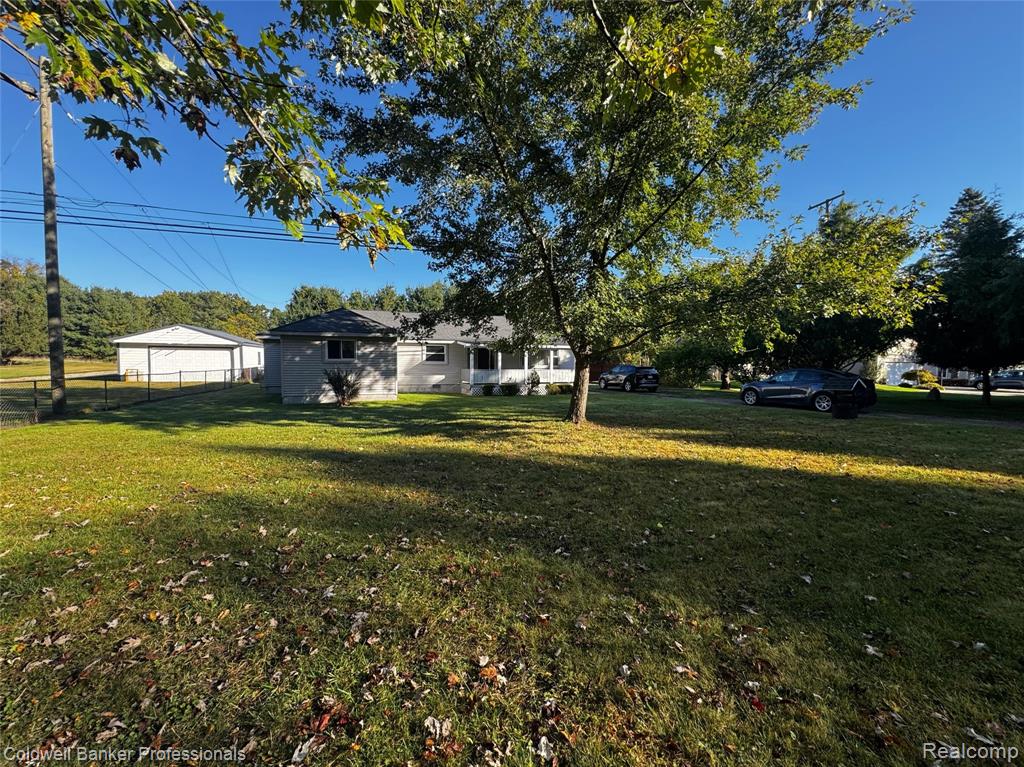 904 Rowland Road Leonard, MI 48367 - Photo 2 of 21