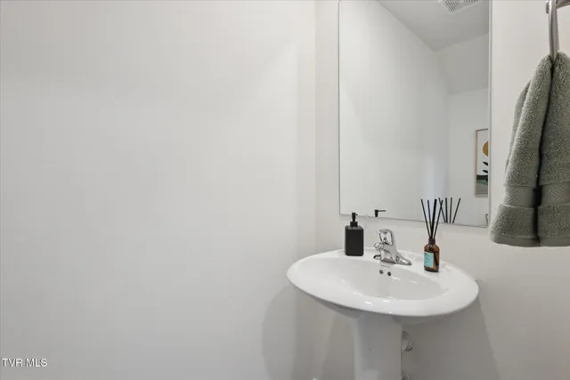 $2,200 | 115 Raceday Center Drive, Unit F4, Bristol, TN 37618