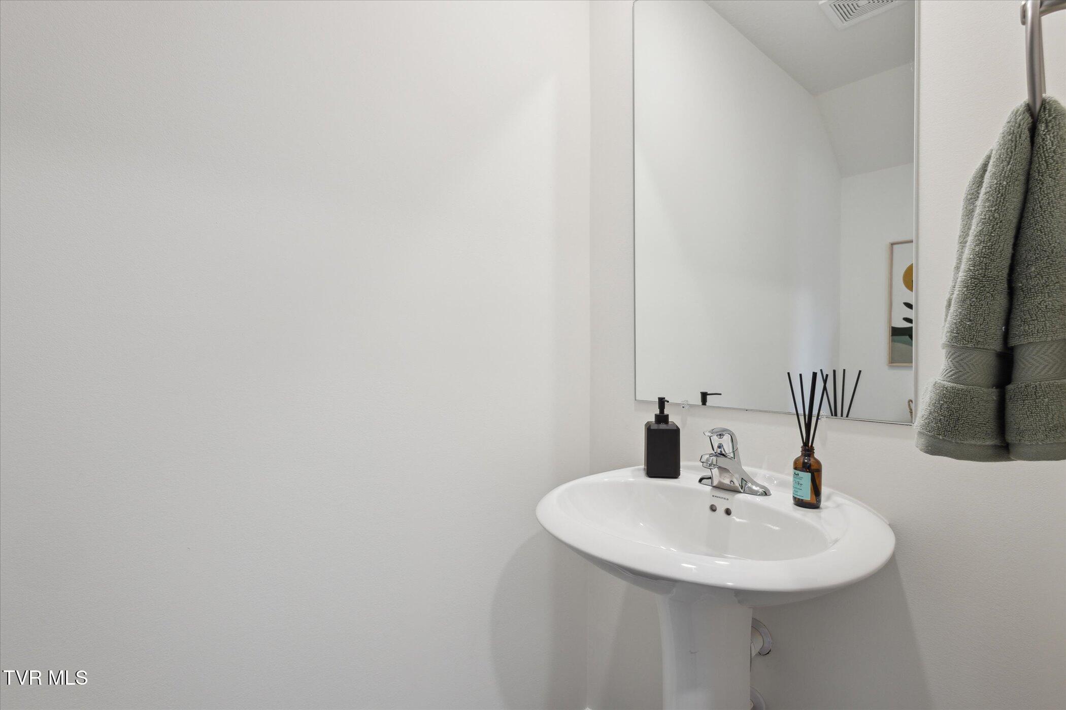 115 Raceday Center Drive, Unit F4 Bristol, TN 37618 - Photo 13 of 29 15-115-Raceday-Center-Dr-f-4-Bristol-TN-