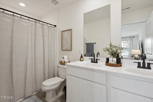 $2,200 | 115 Raceday Center Drive, Unit F4, Bristol, TN 37618