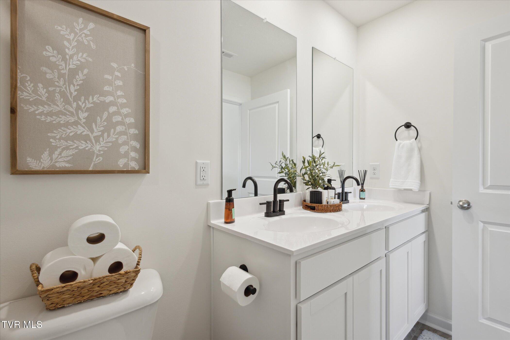 115 Raceday Center Drive, Unit F4 Bristol, TN 37618 - Photo 19 of 29 21-115-Raceday-Center-Dr-f-4-Bristol-TN-