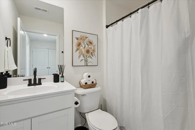 $2,200 | 115 Raceday Center Drive, Unit F4, Bristol, TN 37618