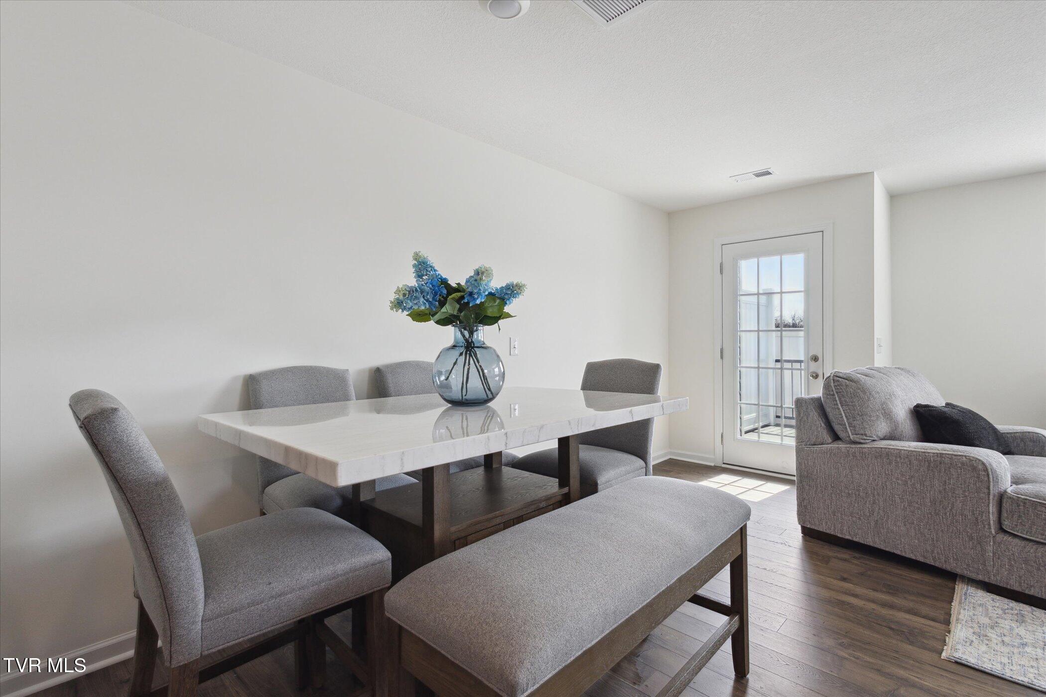 115 Raceday Center Drive, Unit F4 Bristol, TN 37618 - Photo 8 of 29 10-115-Raceday-Center-Dr-f-4-Bristol-TN-