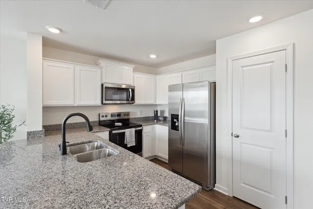 $2,200 | 115 Raceday Center Drive, Unit F4, Bristol, TN 37618