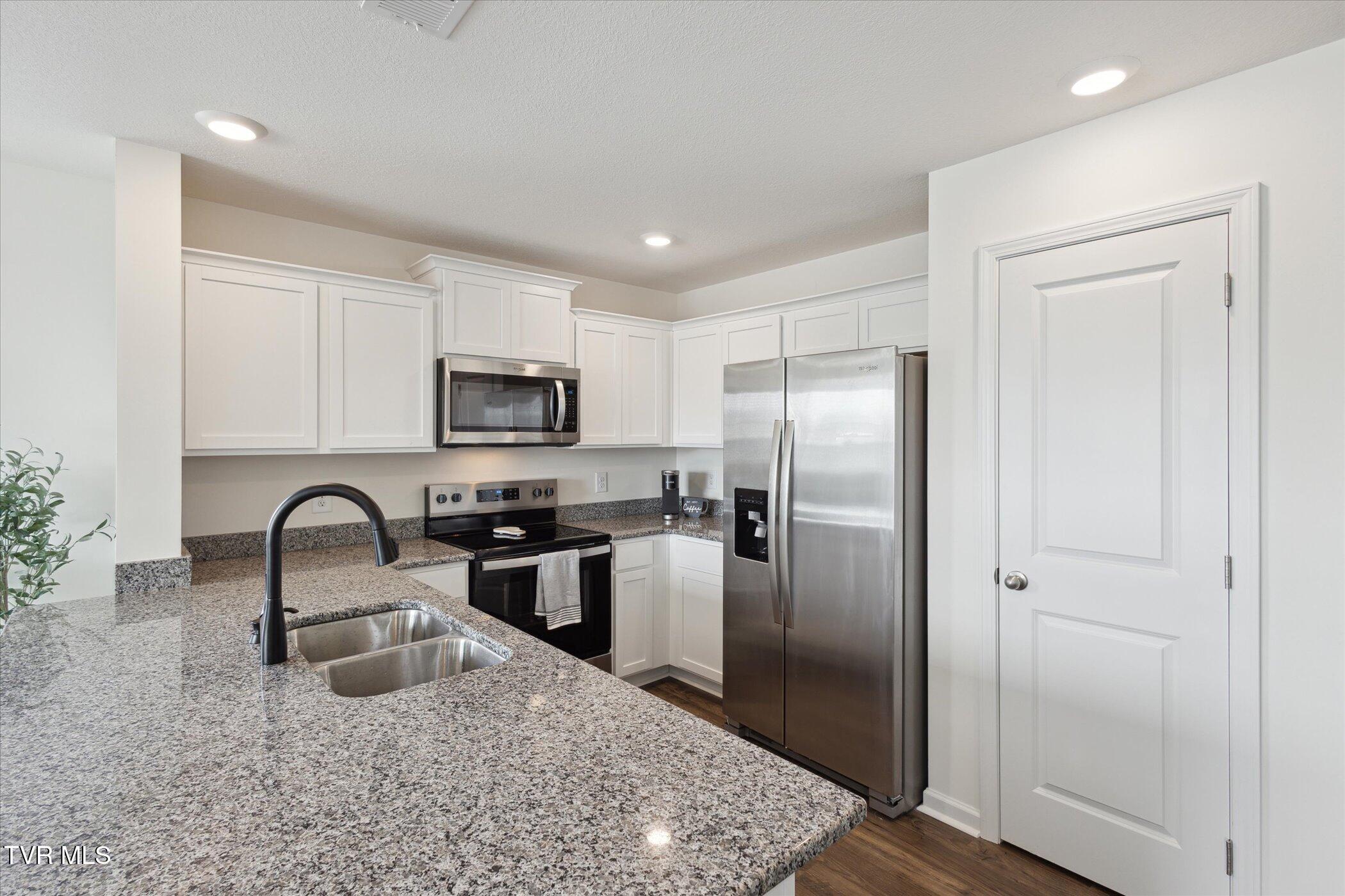 115 Raceday Center Drive, Unit F4 Bristol, TN 37618 - Photo 10 of 29 12-115-Raceday-Center-Dr-f-4-Bristol-TN-