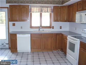 693 Old Porter Road Bear, DE 19701 - Photo 3 of 12 Gallery Image 3