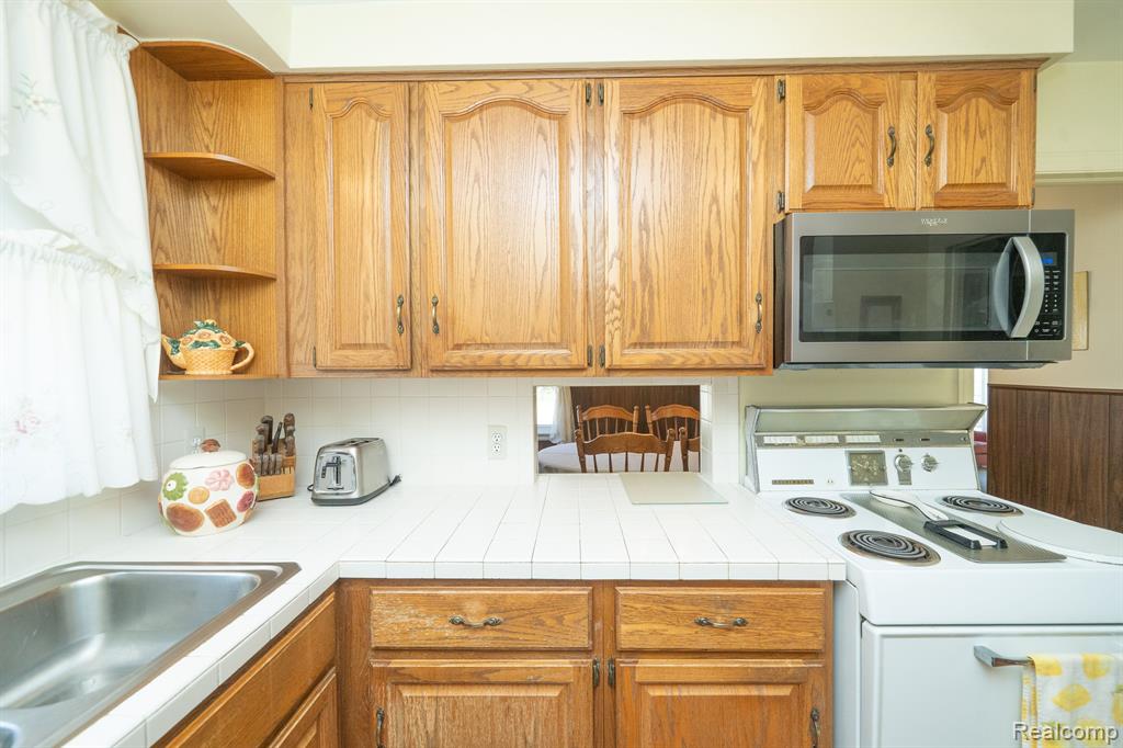 1849 Oxford Road Berkley, MI 48072 - Photo 35 of 53 Gallery Image 35