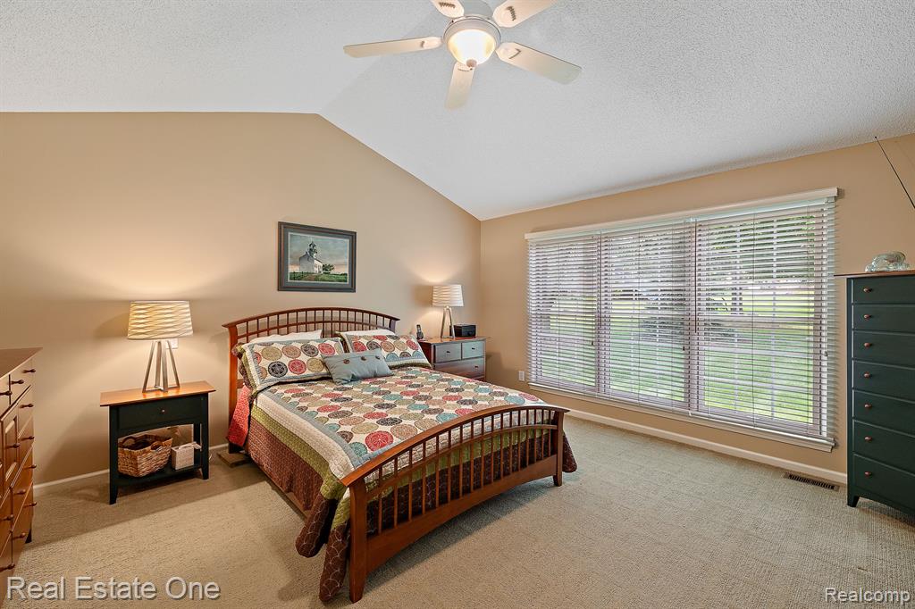 1272 Thames Drive Rochester Hills, MI 48307 - Photo 18 of 37