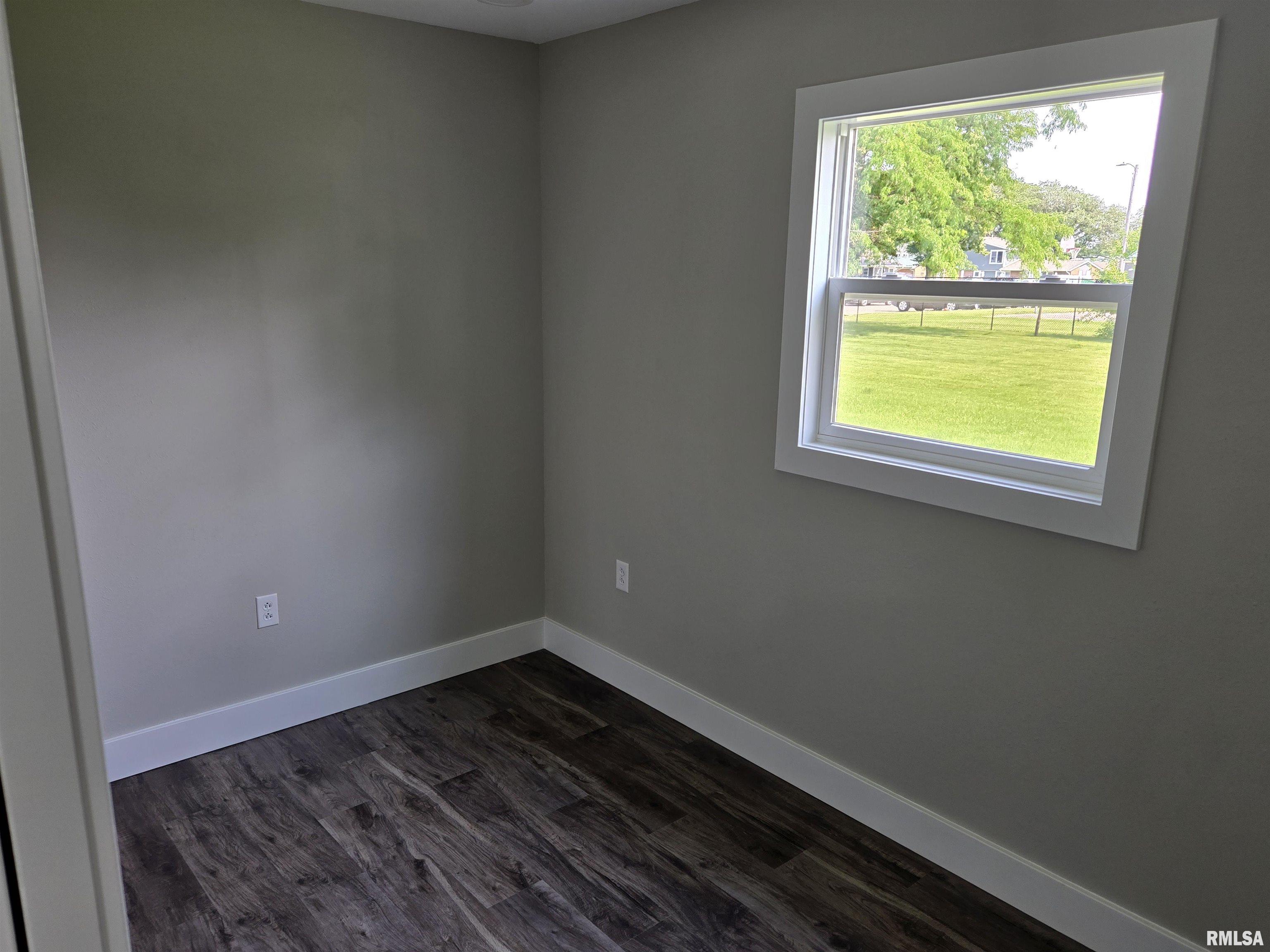 433 North Prairie Avenue Macomb, IL 61455 - Photo 11 of 15