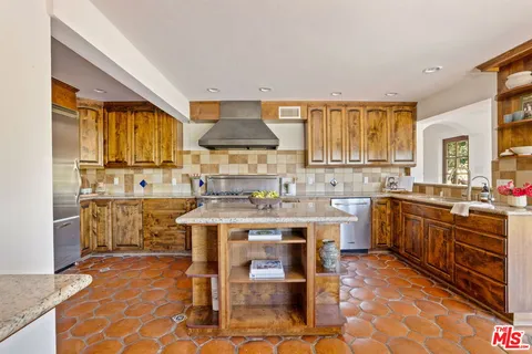 $2,195,000 | 19805 Valley View Drive, Topanga, CA 90290