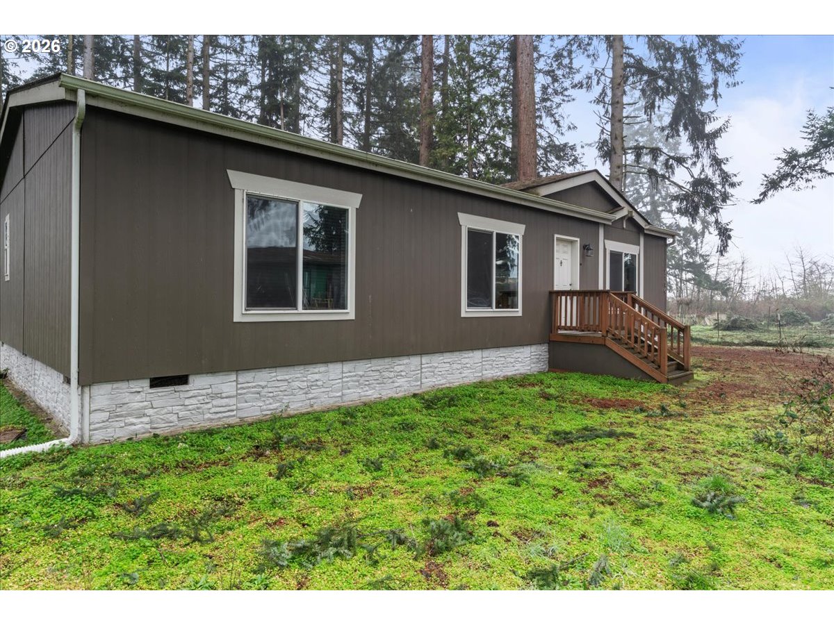 7136 South King Street Canby, OR 97013 - Photo 6 of 31 a house view with a backyard space
