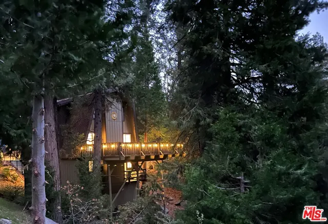 a view of a pathway of a house