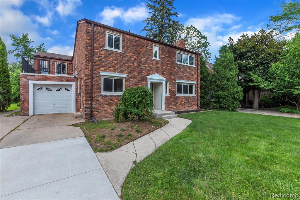 1058 Roslyn Road Grosse Pointe Woods, MI 48236 - Photo 4 of 43