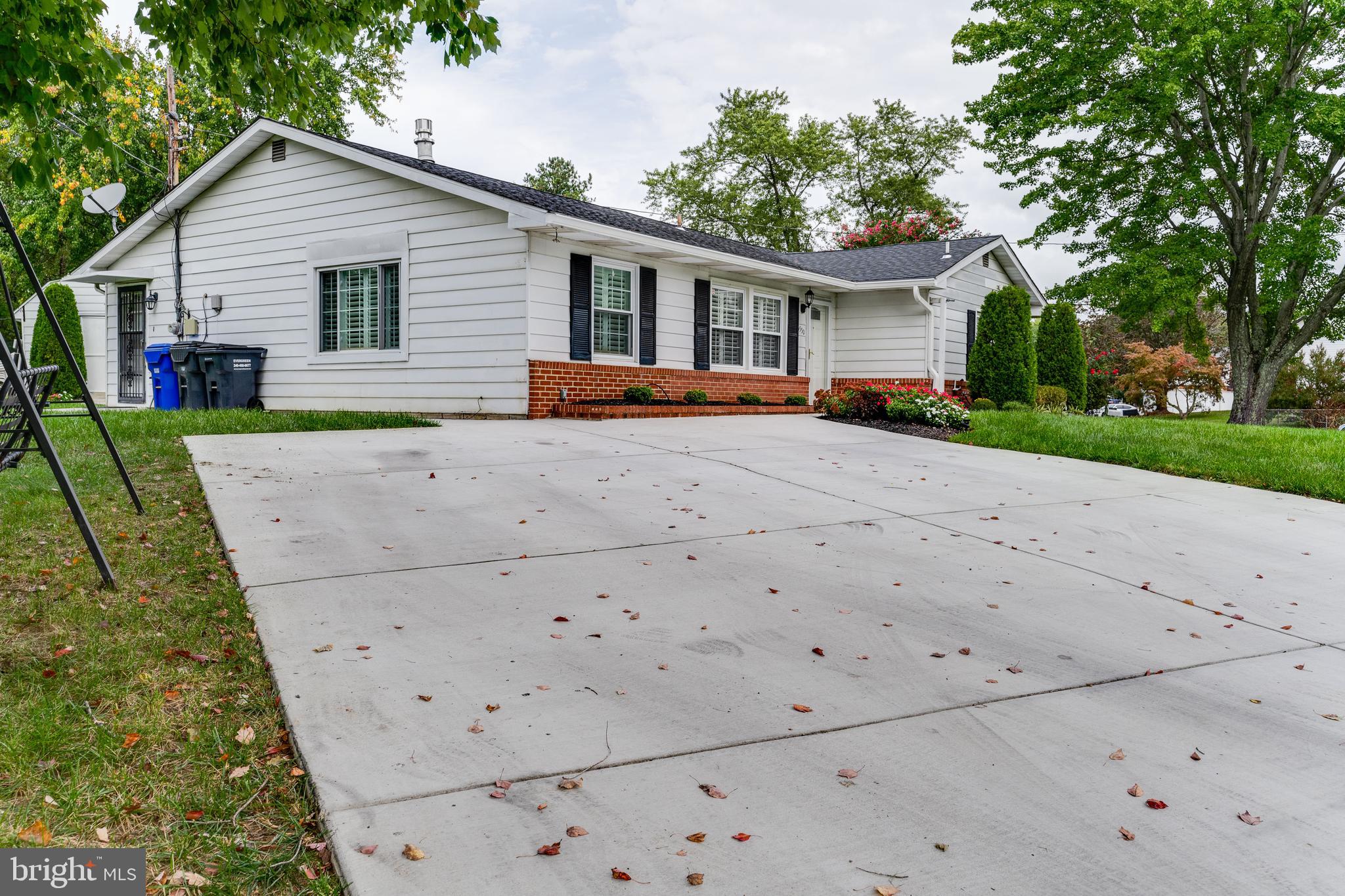 6550 Cornell Road Bryans Road, MD 20616 - Photo 2 of 26 Large Oversized Driveway