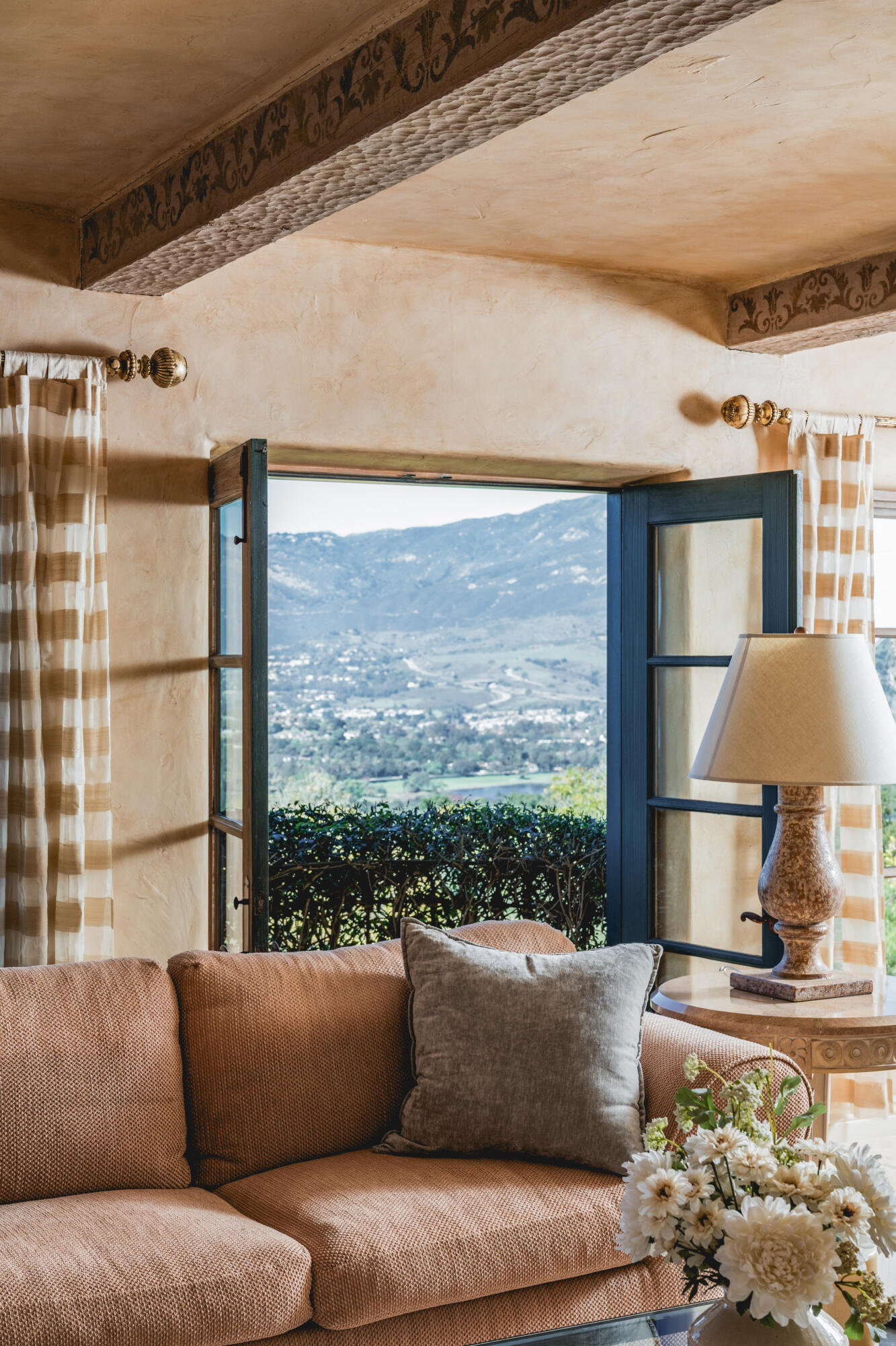 4020 Cuervo Avenue Santa Barbara, CA 93110 - Photo 15 of 48 Living Room View