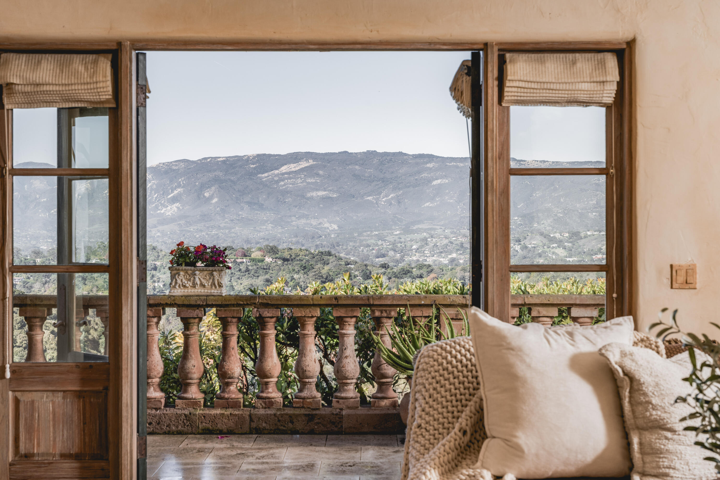 4020 Cuervo Avenue Santa Barbara, CA 93110 - Photo 7 of 45 Family Room View