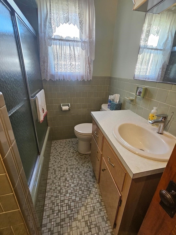 547 Robeson Street, Unit 1 Fall River, MA 02720 - Photo 9 of 13