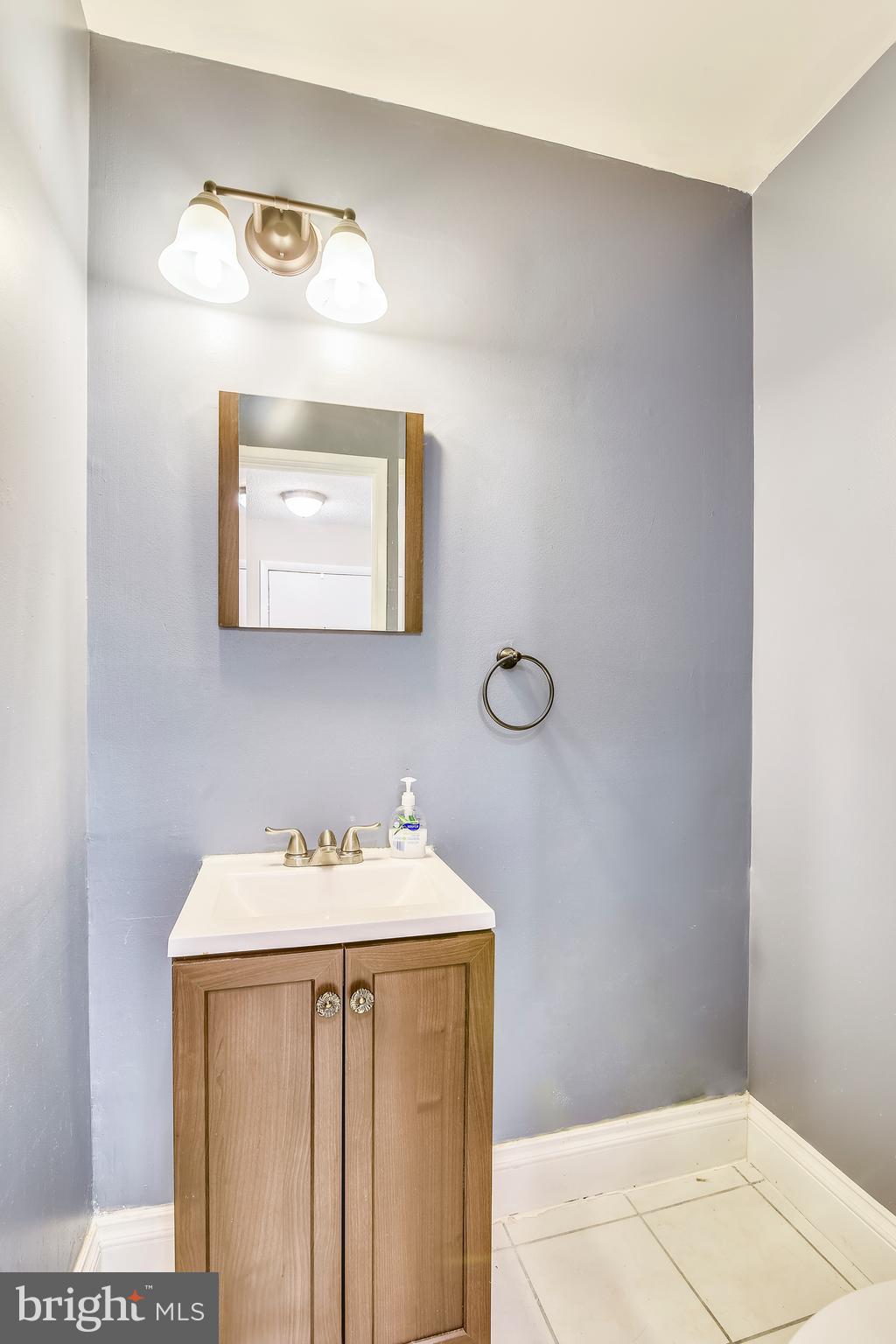 2126 Cartwright Place Reston, VA 20191 - Photo 8 of 29 Main level powder room