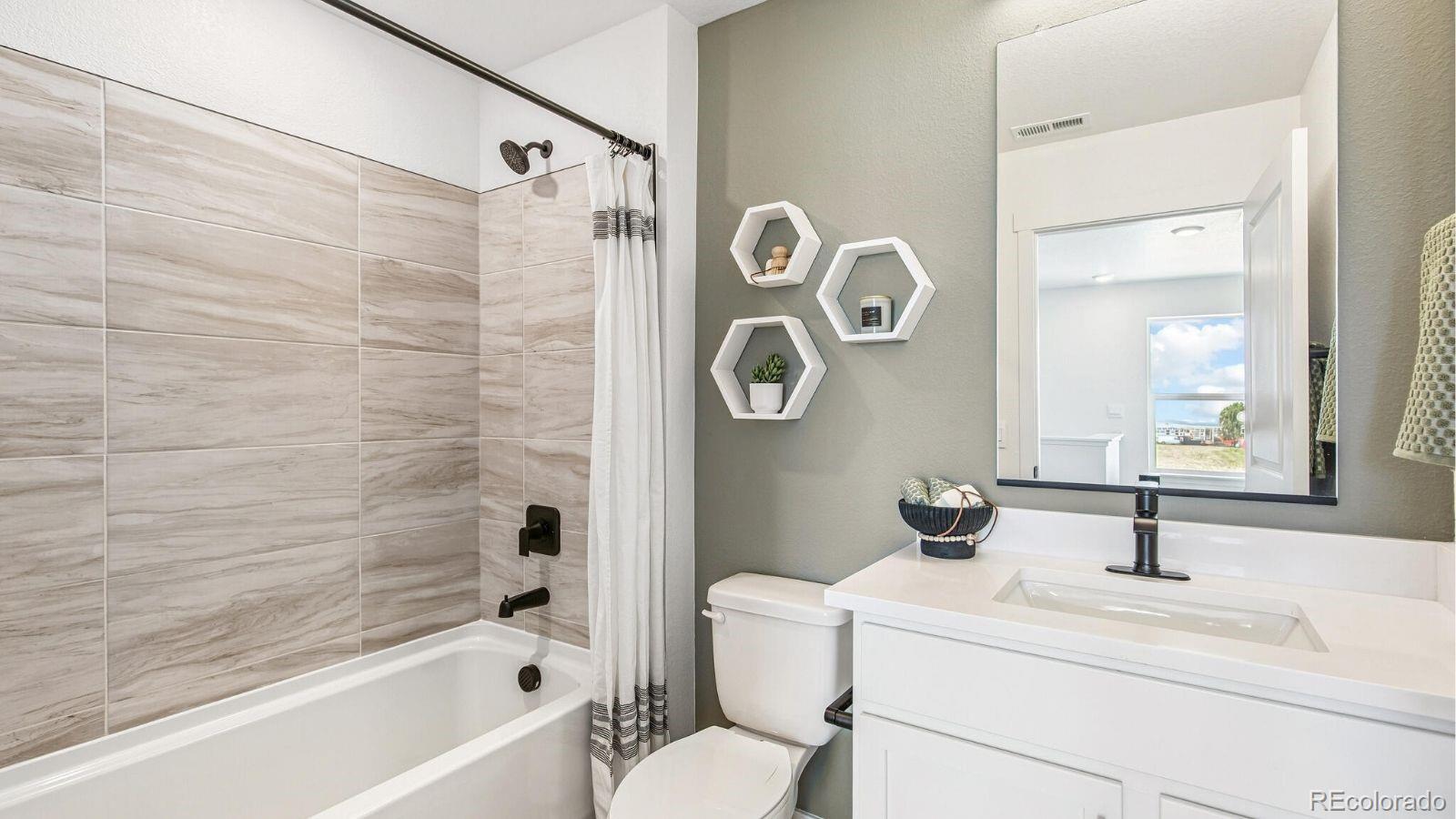 1375 South Clinton Street, Unit B Denver, CO 80247 - Photo 6 of 17