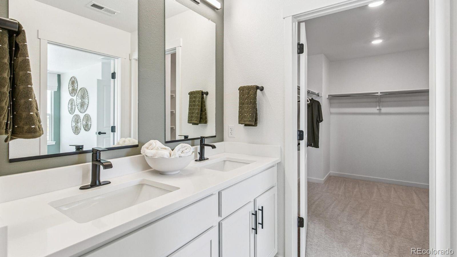 1375 South Clinton Street, Unit B Denver, CO 80247 - Photo 9 of 17