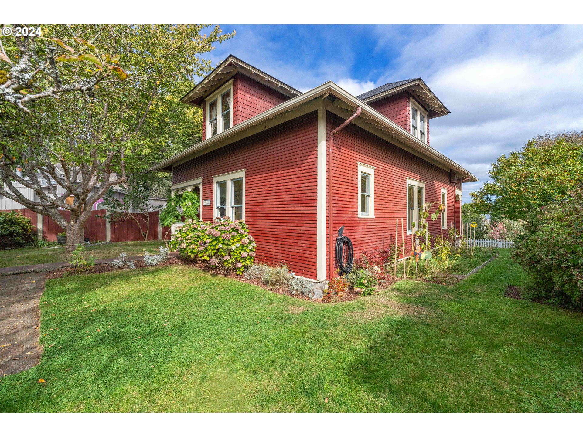 1464 Bay Street North Bend, OR 97459 - Photo 11 of 48 Gallery Image 11