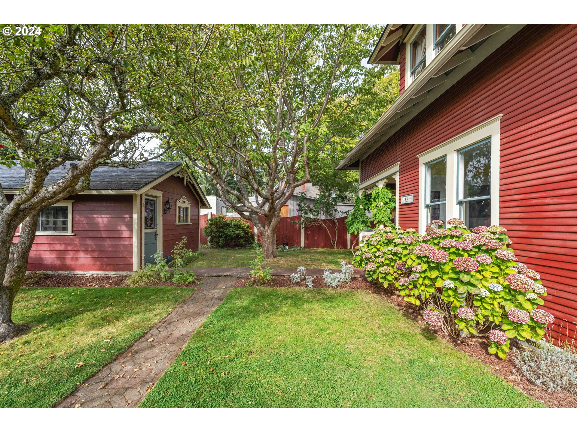 1464 Bay Street North Bend, OR 97459 - Photo 12 of 48 Gallery Image 12