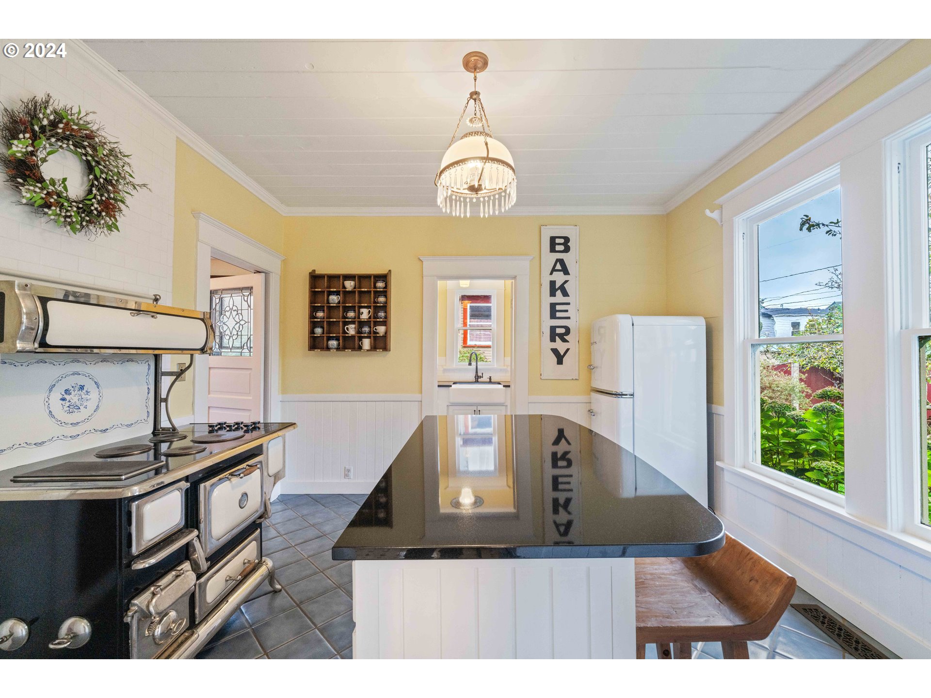 1464 Bay Street North Bend, OR 97459 - Photo 16 of 48 Gallery Image 16