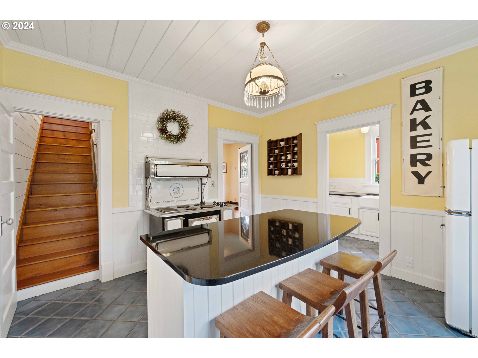 1464 Bay Street North Bend, OR 97459 - Photo 17 of 48 Gallery Image 17
