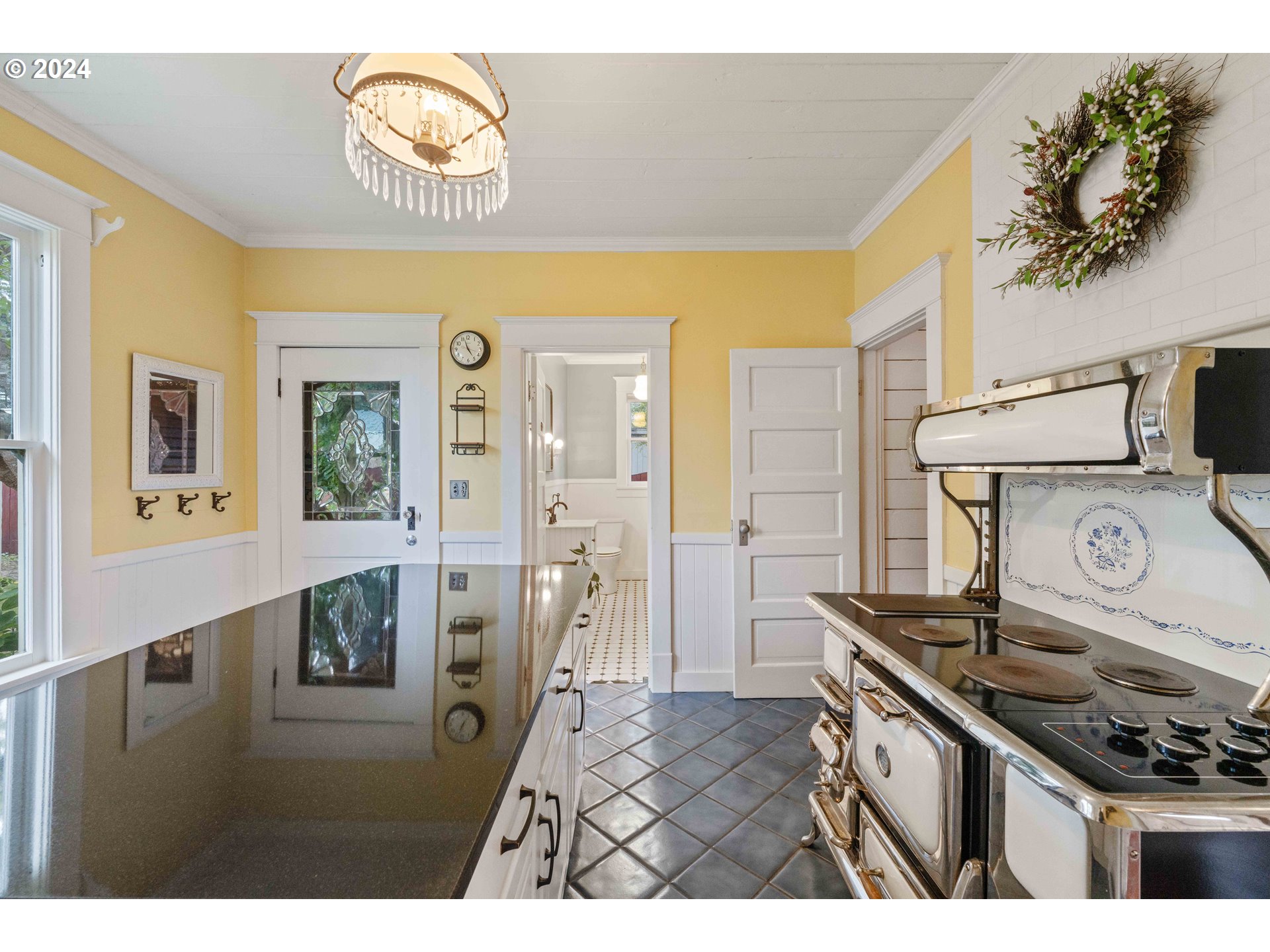 1464 Bay Street North Bend, OR 97459 - Photo 18 of 48 Gallery Image 18