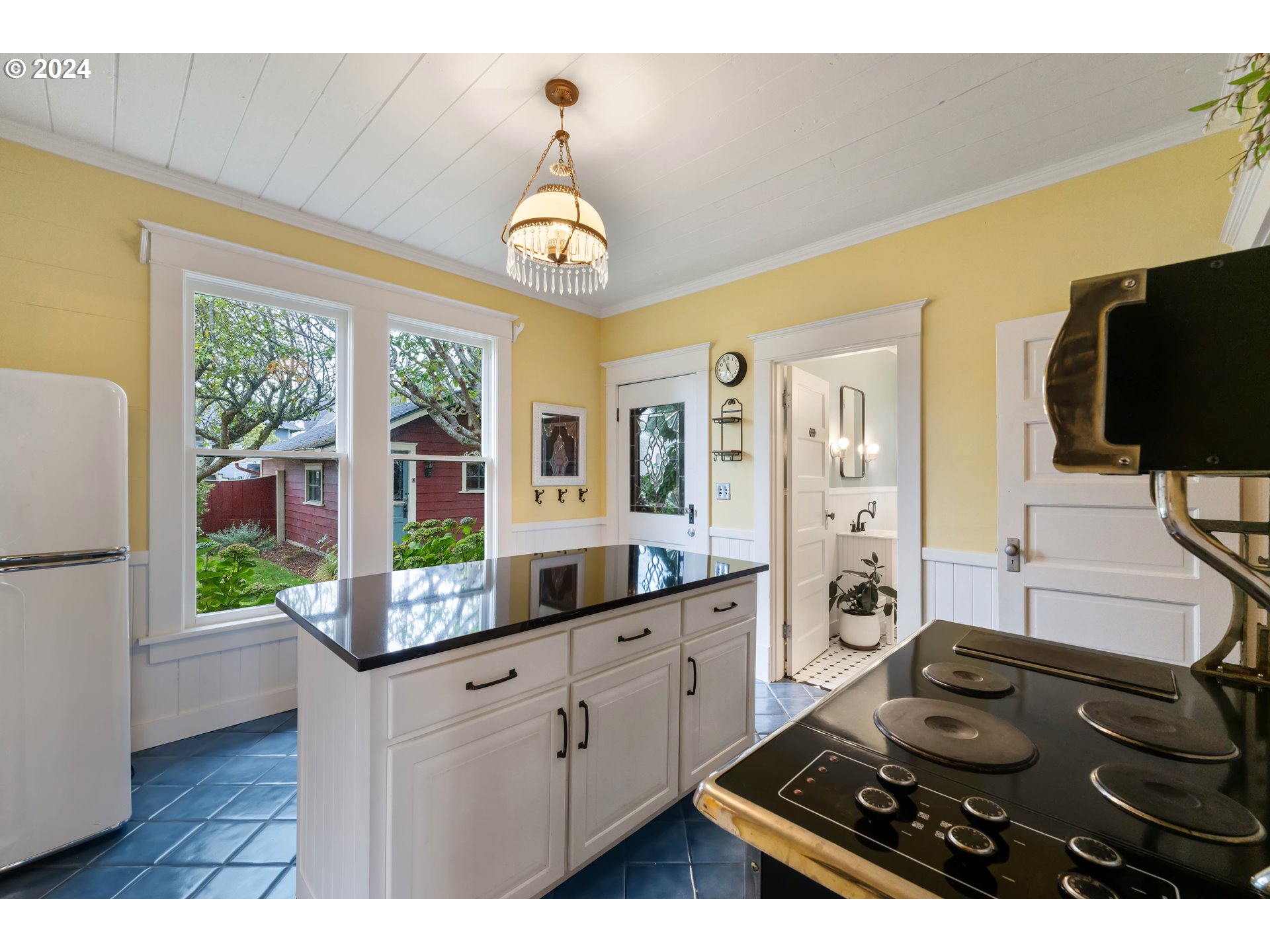 1464 Bay Street North Bend, OR 97459 - Photo 19 of 48 Gallery Image 19