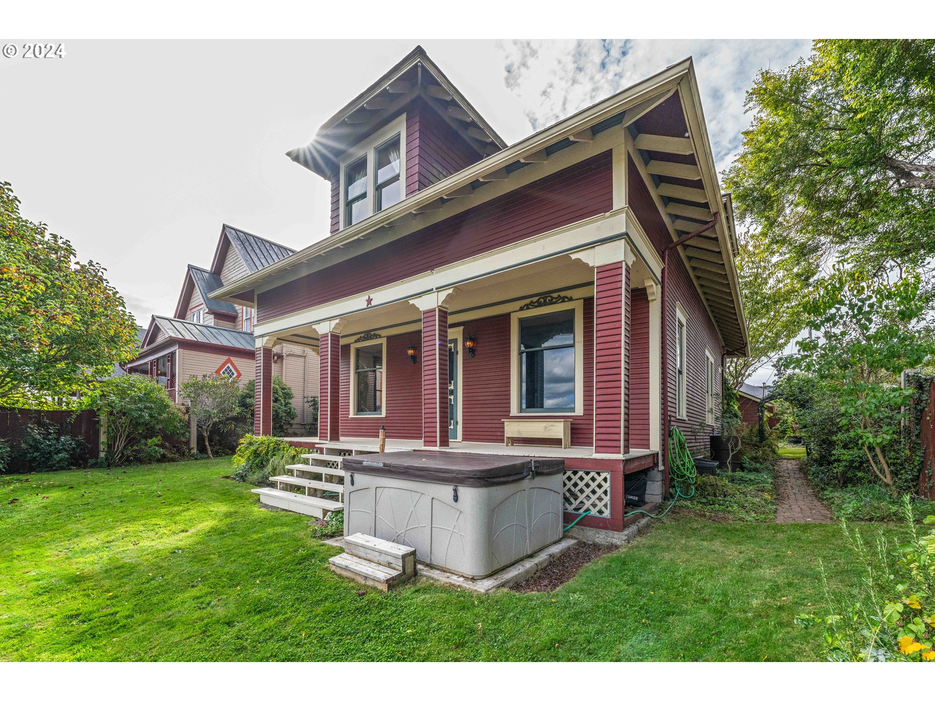 1464 Bay Street North Bend, OR 97459 - Photo 2 of 48 Gallery Image 2