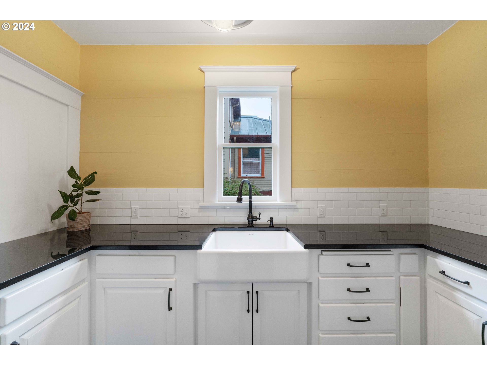 1464 Bay Street North Bend, OR 97459 - Photo 21 of 48 Gallery Image 21