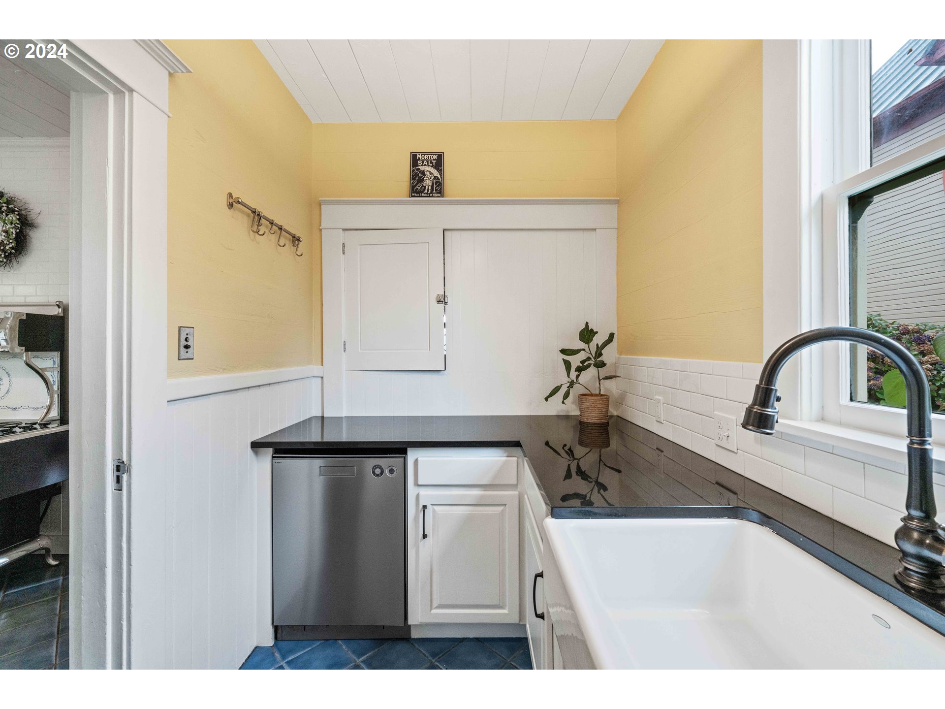 1464 Bay Street North Bend, OR 97459 - Photo 22 of 48 Gallery Image 22
